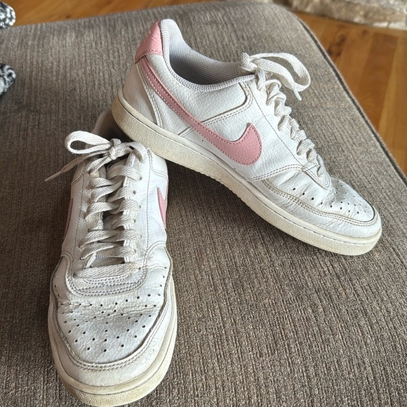 Nike Court Vision Sneakers, Women’s size 7.5, White &  Pink, PreOwned - Picture 2 of 16